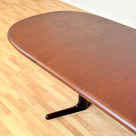 Danish oval dining table in mahogany