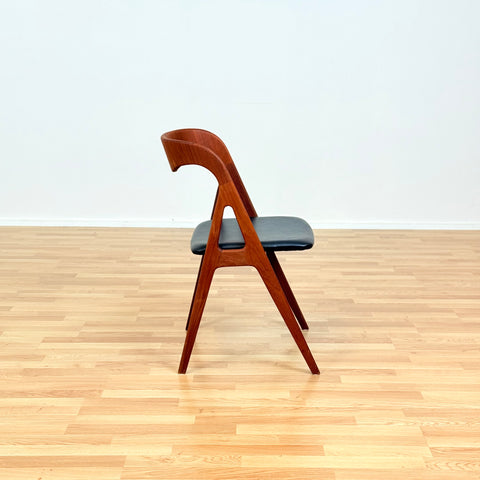 Danish set of 2+2 dining chairs in teak by Johannes Andersen