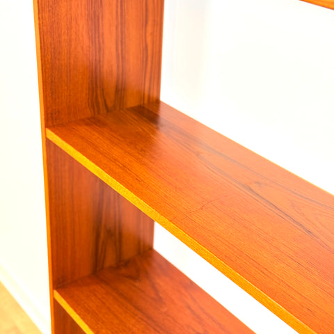 Bookshelf in teak