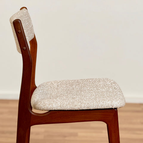 Single chair of solid teak