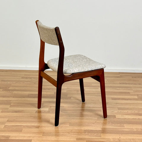 Single chair of solid teak