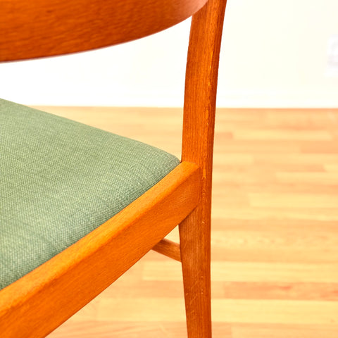 Swedish set of 6 dining chairs in oak