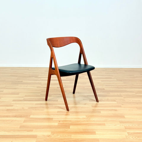 Danish set of 2+2 dining chairs in teak by Johannes Andersen