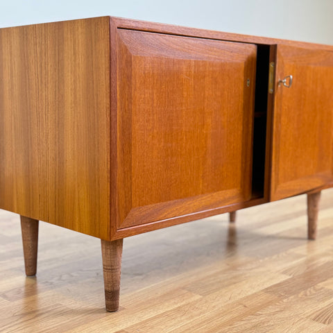 Storage cabinet in teak