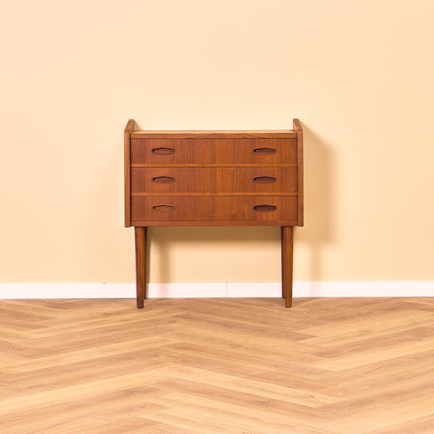 Danish chest of drawers in teak