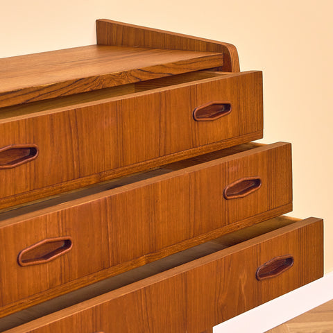 Danish chest of drawers in teak