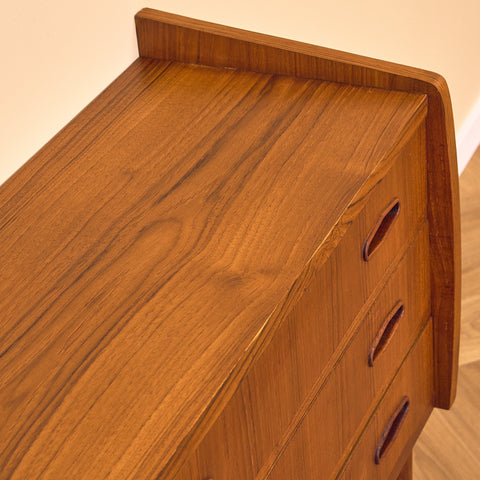 Danish chest of drawers in teak