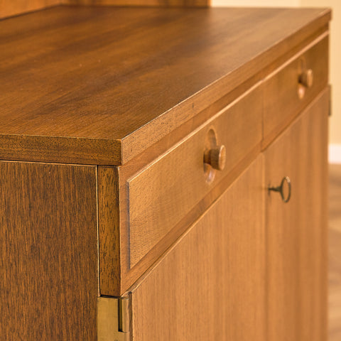 Svensk bokhylla i valnöt av Bertil Fridhagen för Bodafors