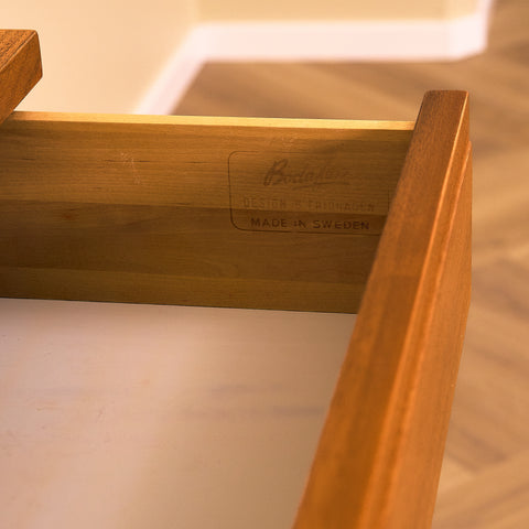 Swedish bookshelf in walnut by Bertil Fridhagen for Bodafors