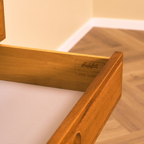 Swedish bookshelf in walnut by Bertil Fridhagen for Bodafors