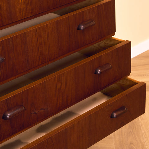 Danish chest of drawers in teak and beech