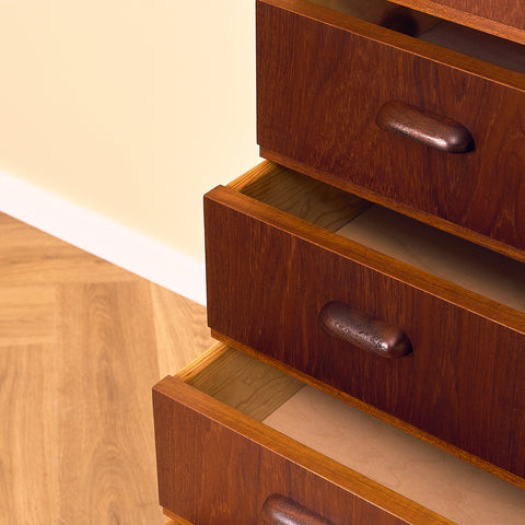 Danish chest of drawers in teak and beech