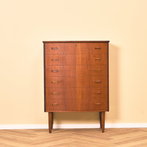Danish chest of drawers in teak