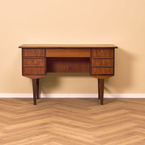 Danskt skrivbord i teak