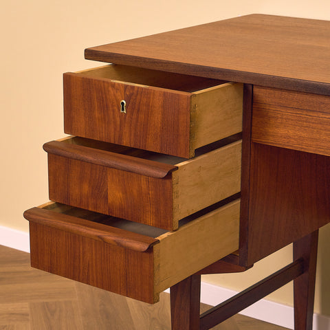 Danskt skrivbord i teak