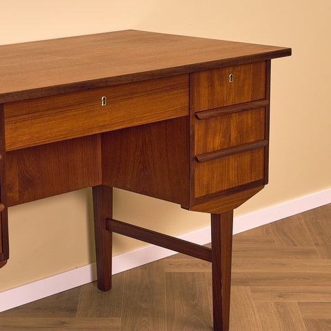 Danskt skrivbord i teak