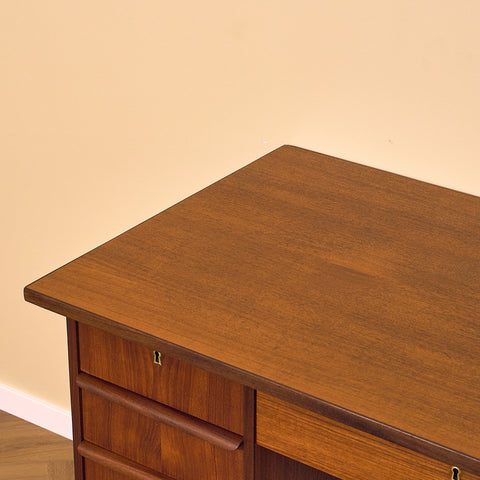 Danskt skrivbord i teak