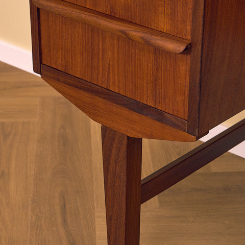 Danskt skrivbord i teak