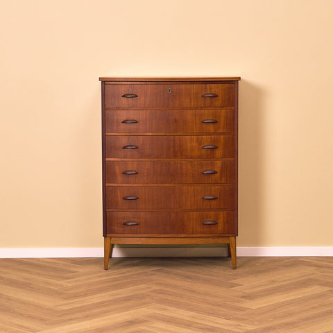 Danish chest of drawers in teak