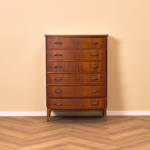 Danish chest of drawers in teak