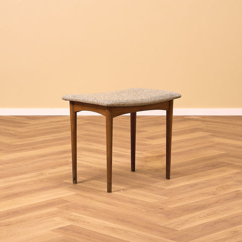 Mid-century stool in oak