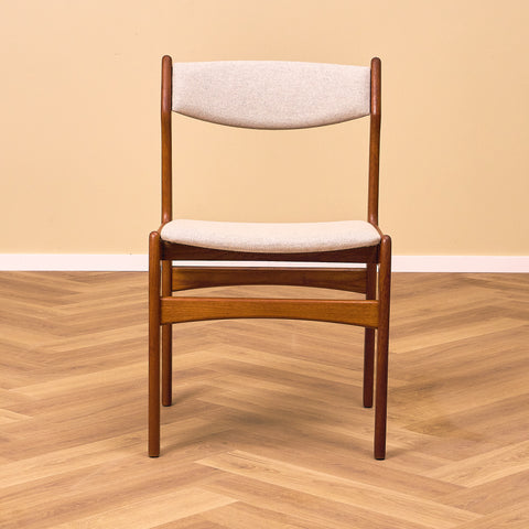 Set om 4 danska matstolar i teak av Erik Buch för O.D. Møbler