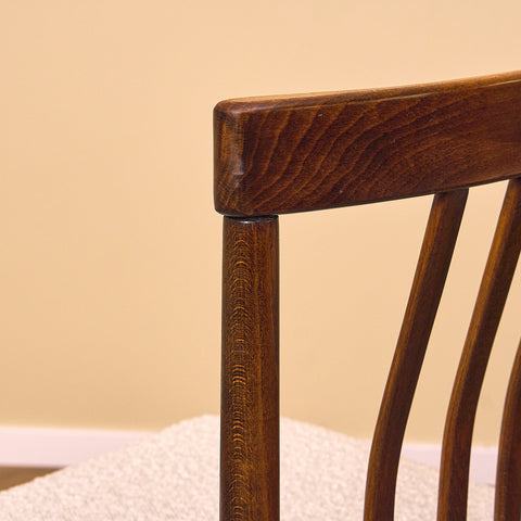 Svenska matstolar i betsad bok