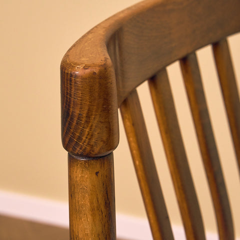 Svenska matstolar i betsad bok