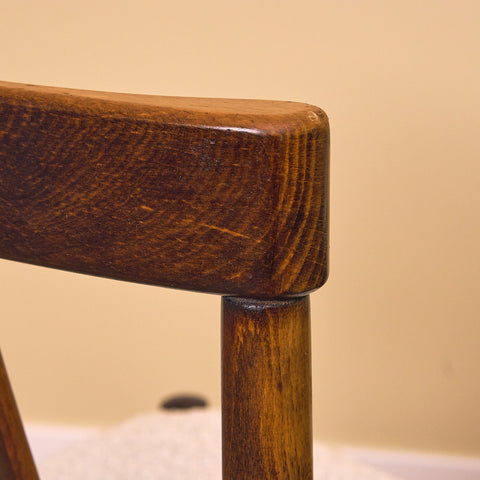 Svenska matstolar i betsad bok