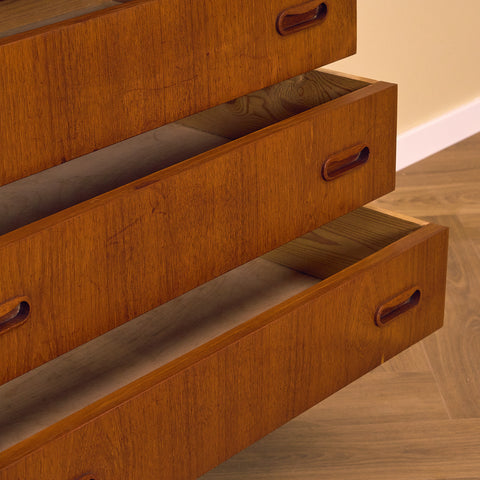Danish chest of drawers in teak