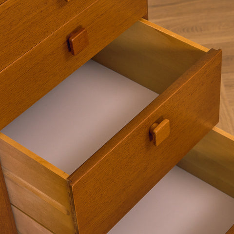 Svensk skänk i teak av Johannesborgs Möbelfabriks AB