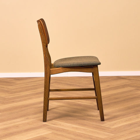 Dansk matstol i teak och ek av Ib Kofod-Larsen