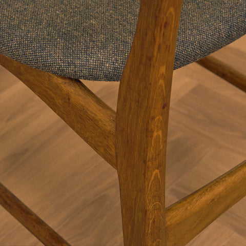 Dansk matstol i teak och ek av Ib Kofod-Larsen