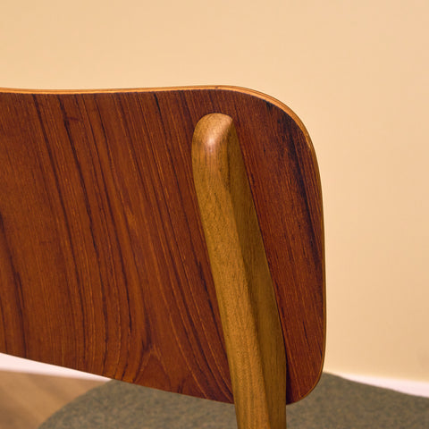 Dansk matstol i teak och ek av Ib Kofod-Larsen