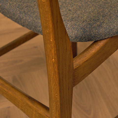 Dansk matstol i teak och ek av Ib Kofod-Larsen