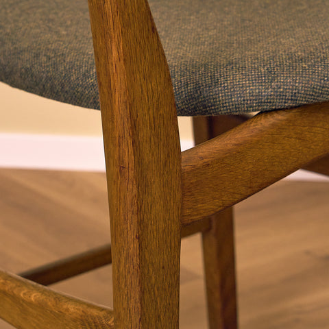 Dansk matstol i teak och ek av Ib Kofod-Larsen