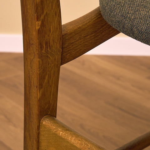 Dansk matstol i teak och ek av Ib Kofod-Larsen