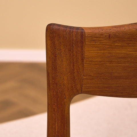 Dansk matstol i teak av Arne Hovmand Olsen