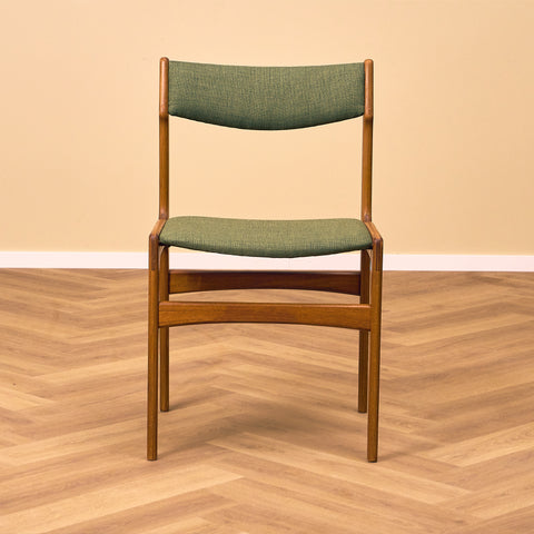 Danskt set med 6 matstolar av Erik Buch för Nova Stolefabrik