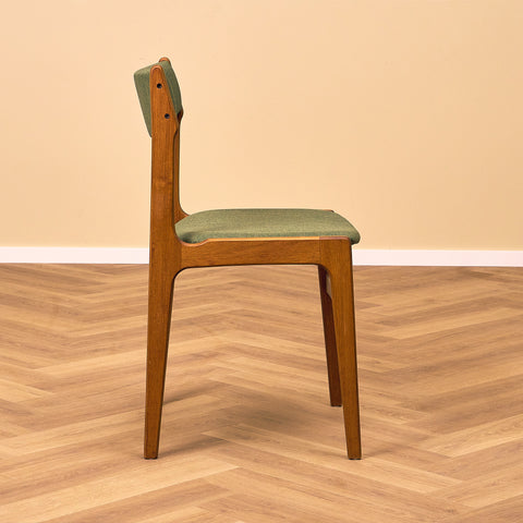 Danskt set med 6 matstolar av Erik Buch för Nova Stolefabrik