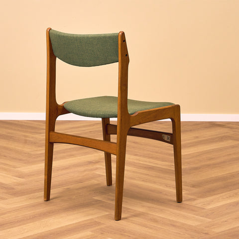 Danskt set med 6 matstolar av Erik Buch för Nova Stolefabrik