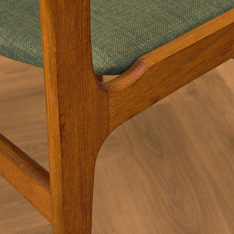 Danskt set med 6 matstolar av Erik Buch för Nova Stolefabrik