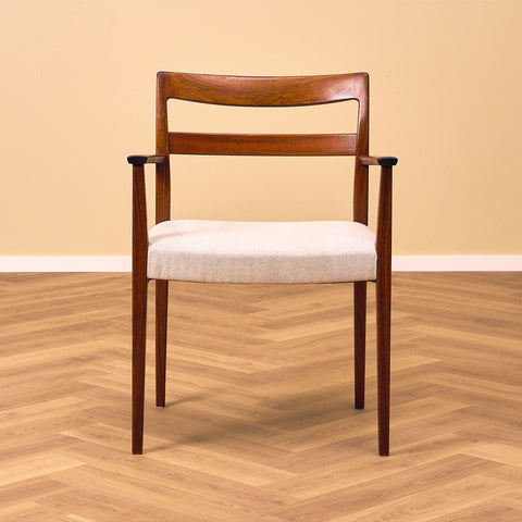 Svenskt set om 4 matstolar med armstöd "Garmi" av Nilson Jonsson för Troeds