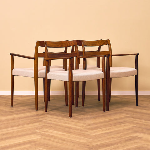 Svenskt set om 4 matstolar med armstöd "Garmi" av Nilson Jonsson för Troeds