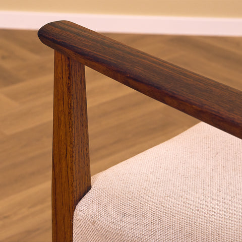 Svenskt set om 4 matstolar med armstöd "Garmi" av Nilson Jonsson för Troeds