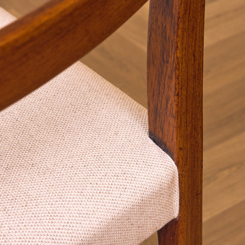 Svenskt set om 4 matstolar med armstöd "Garmi" av Nilson Jonsson för Troeds