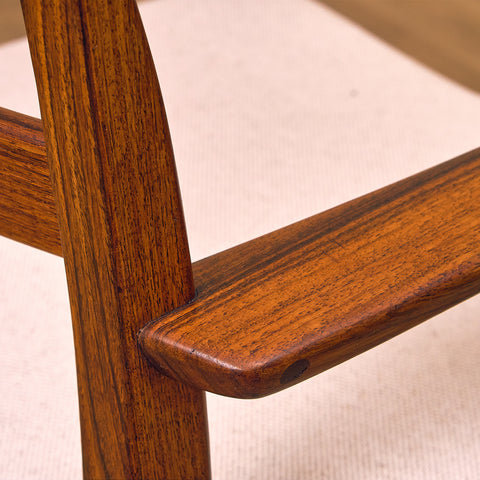 Svenskt set om 4 matstolar med armstöd "Garmi" av Nilson Jonsson för Troeds