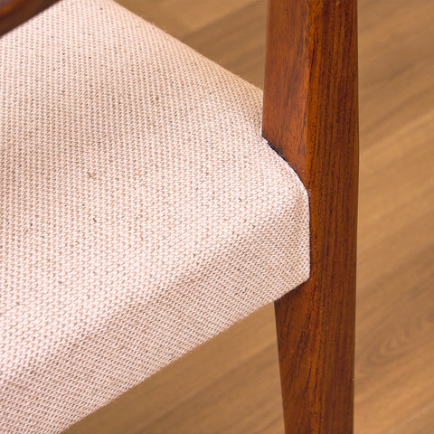 Svenskt set om 4 matstolar med armstöd "Garmi" av Nilson Jonsson för Troeds