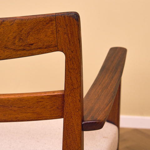 Svenskt set om 4 matstolar med armstöd "Garmi" av Nilson Jonsson för Troeds