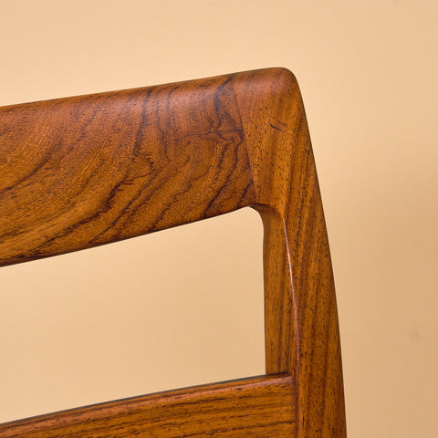 Svenskt set om 4 matstolar med armstöd "Garmi" av Nilson Jonsson för Troeds